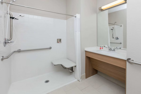 Permian Studio Apartments - Bathroom 2