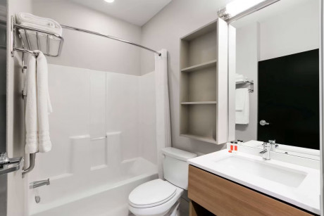 Permian Studio Apartments - Bathroom 